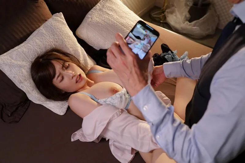 Quản lý chuốc thuốc em thư ký bắt phang cả đêm khi đi công chuyện xa