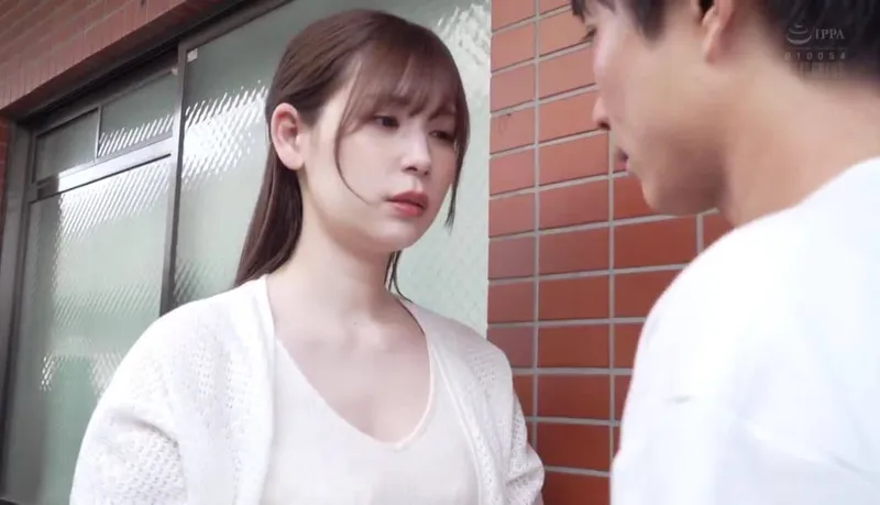 Chồng yêu tẻ nhạt, Người vợ nhận ra cậu thanh niên nhà cạnh bên tốt hơn