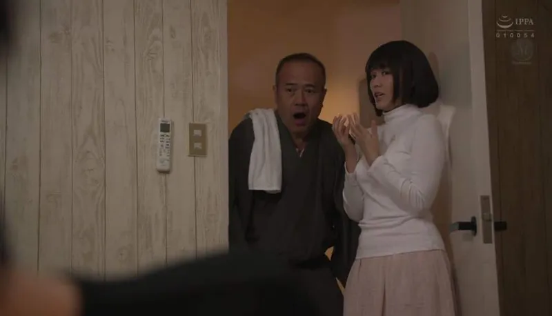 Bố Gã chồng gài bẫy vợ sắp cưới của con trai để tống tình mỗi ngày