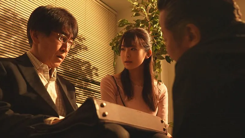 Anh xã vay nợ giang hồ, cô vợ phải bán thân để trả nợ